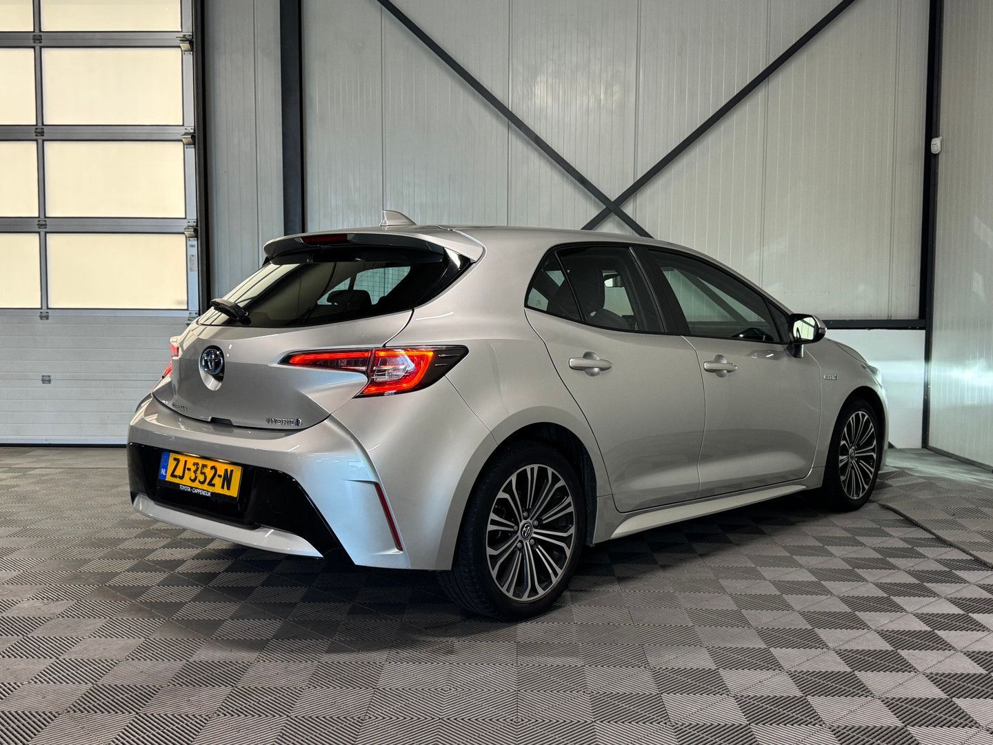 Toyota Corolla 1.8 Hybrid | First Edition 5-türig | Nav imagem 2