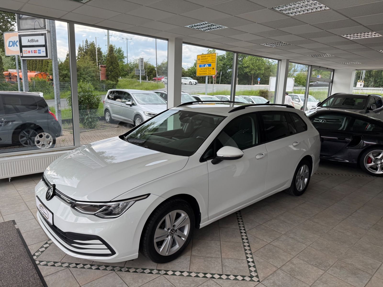 Volkswagen Golf - 1