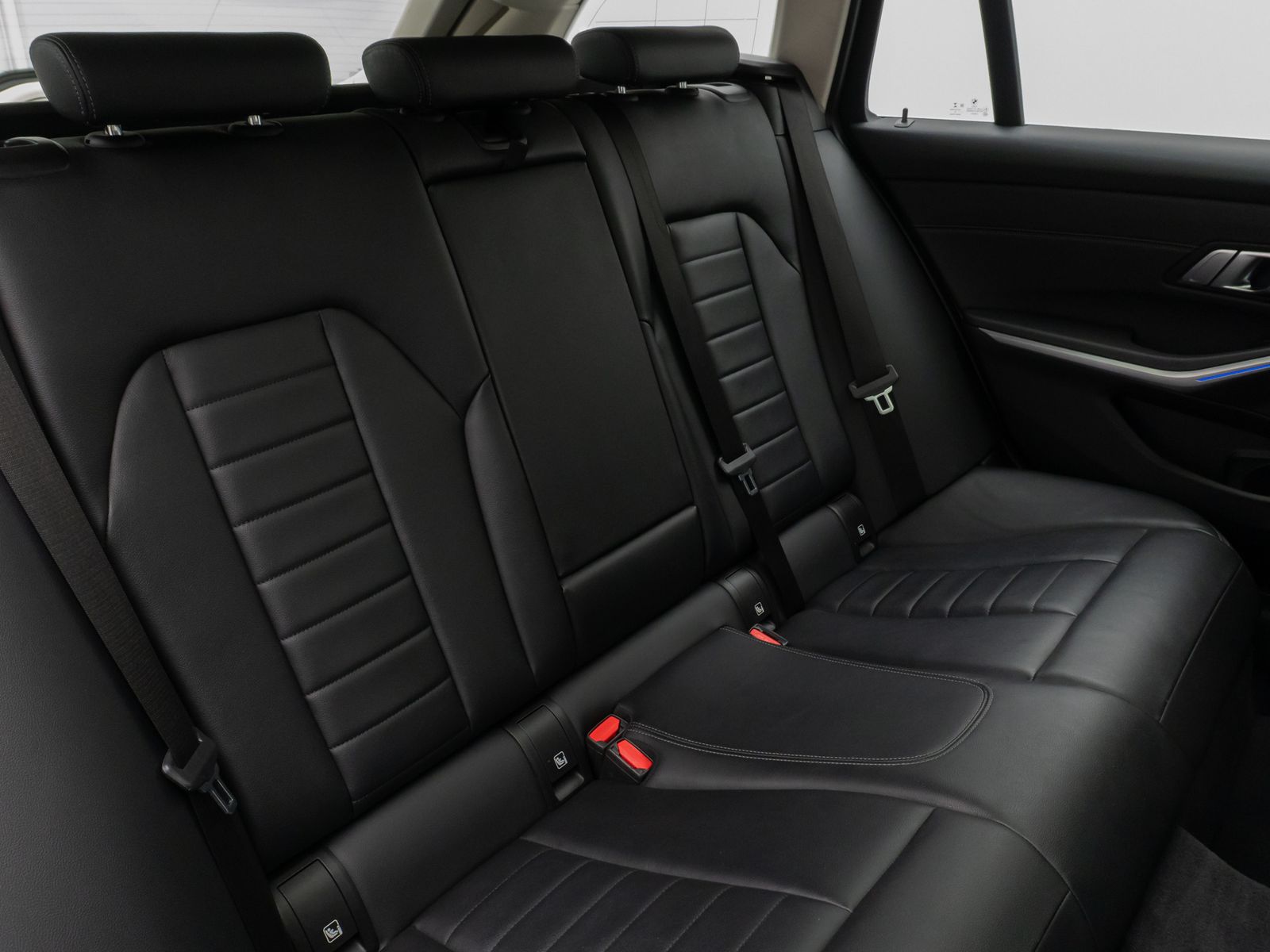 Fahrzeugabbildung BMW 320d  Luxury Line Panorama Kamera DAB AHK Alarm