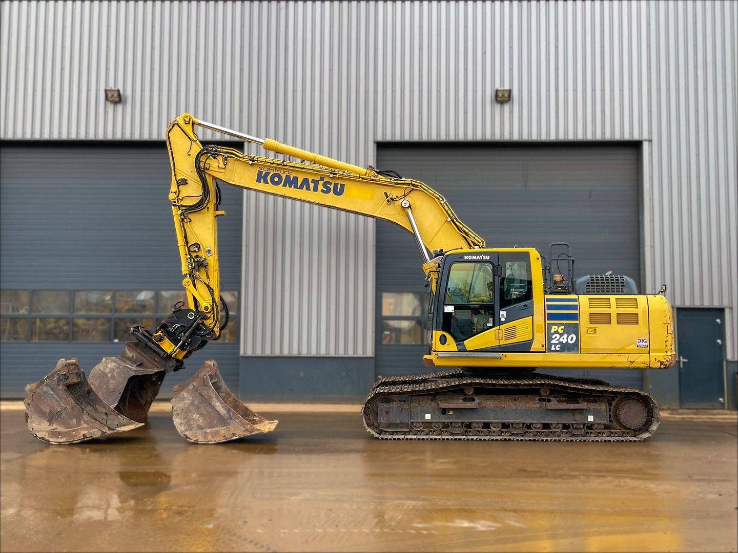 Komatsu PC240LC-10 Engcon and 3 x bucket