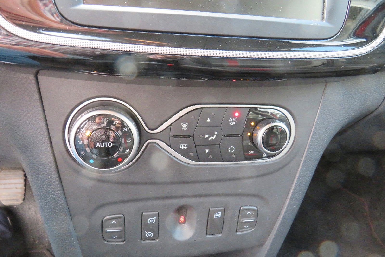 Fahrzeugabbildung Dacia Sandero Stepway NAVI SITZH. GRA PDC +KAMERA 1.HD
