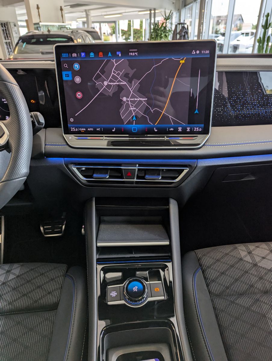 VW Tiguan 2.0TDI R-Line 4M Pano Black AHK Matrix 20 - Image 21