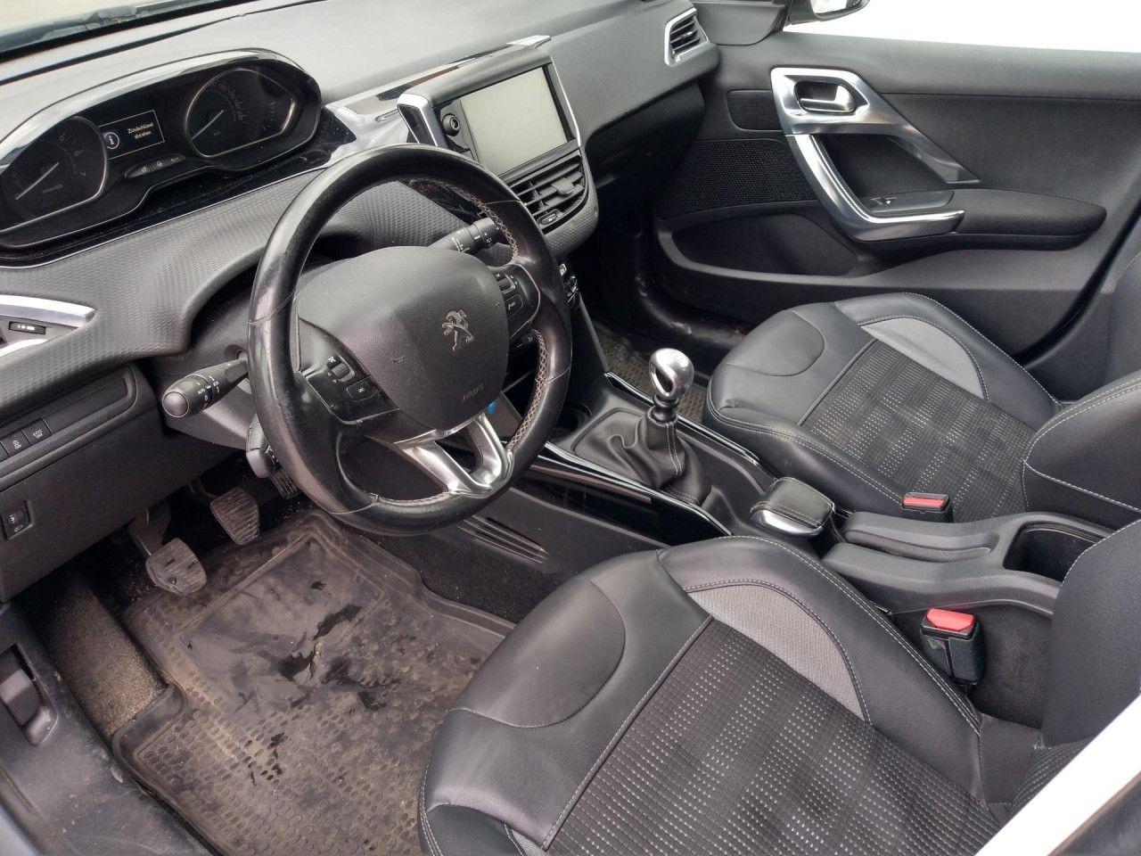 Peugeot 2008 1,2 Navi Sitzheizung Tempomat PDC Alu Klima