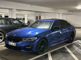 BMW 330e xDrive M Sport Automatik M Sport - mit Hybrid-Antrieb: Blau, Alcantara, mit Klimaautomatik