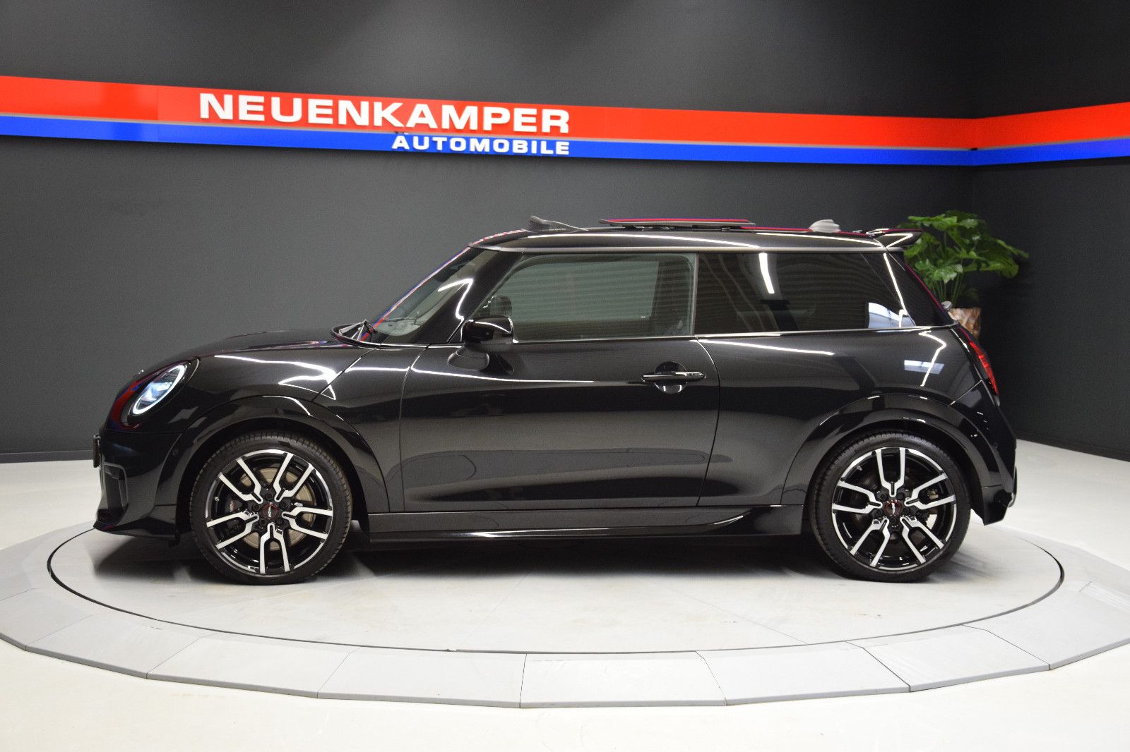 Fahrzeugabbildung MINI Cooper C John Cooper Works Trim HuD Pano 18 Zoll