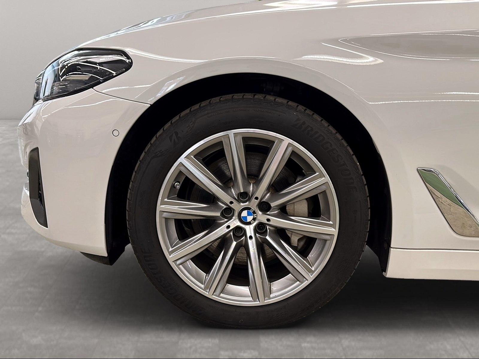 BMW 530i Touring AHK LiveCockpitProf Head-Up Kamera