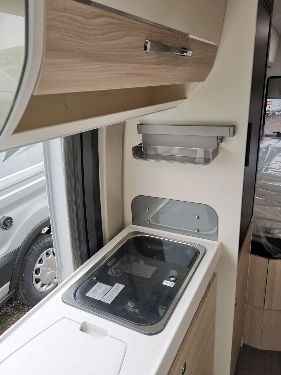 Fahrzeugabbildung Eura Mobil Van V 635 HB Fahrassistenz- & Mondial Plus Paket