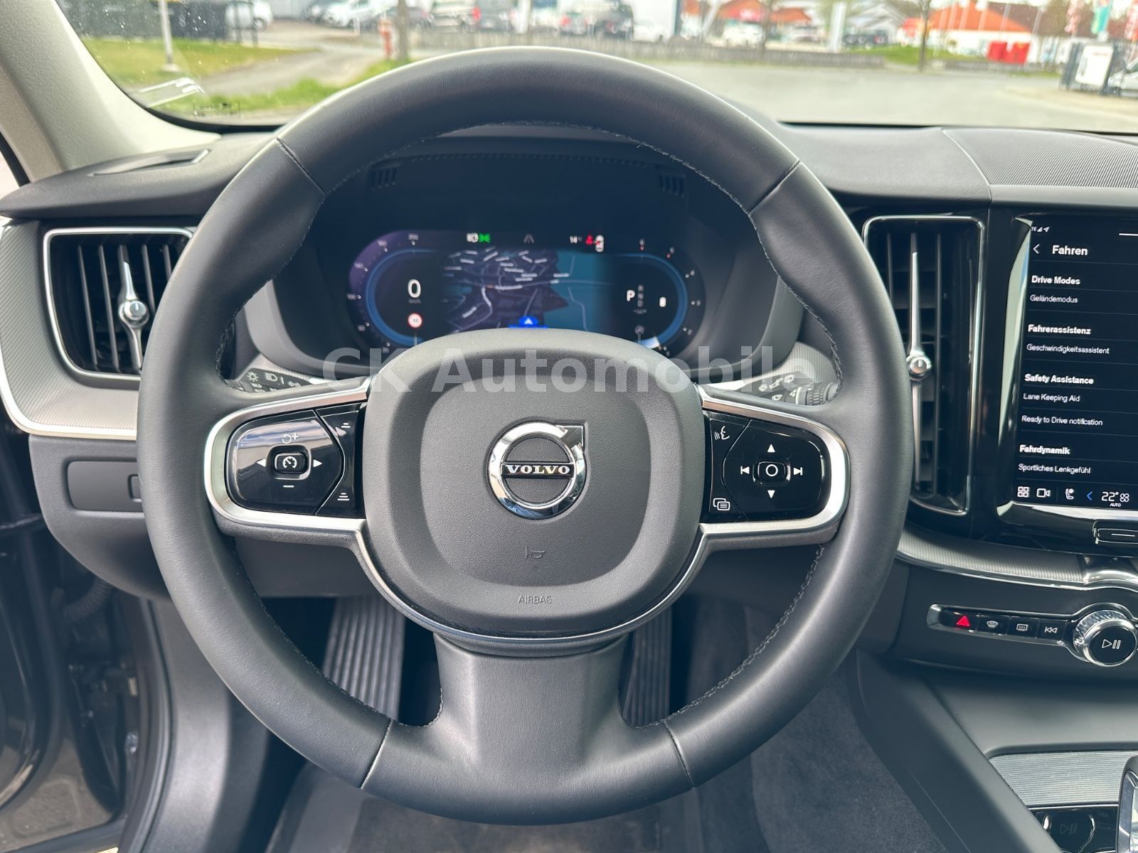 Fahrzeugabbildung Volvo XC60 B4 Plus Bright 2WD/Navi/Leder/Kam/LED/AHK