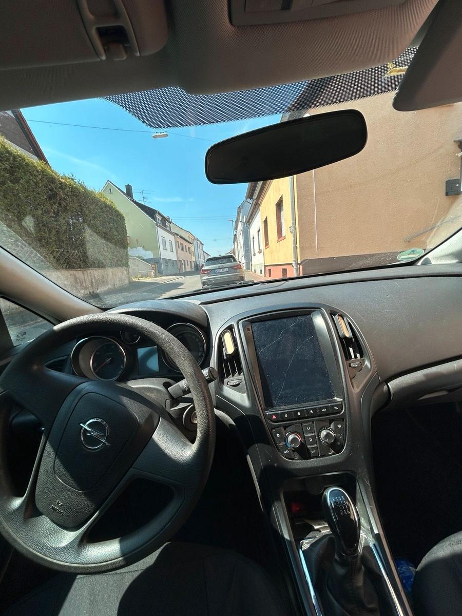 Hyundai i30 2012 — interior