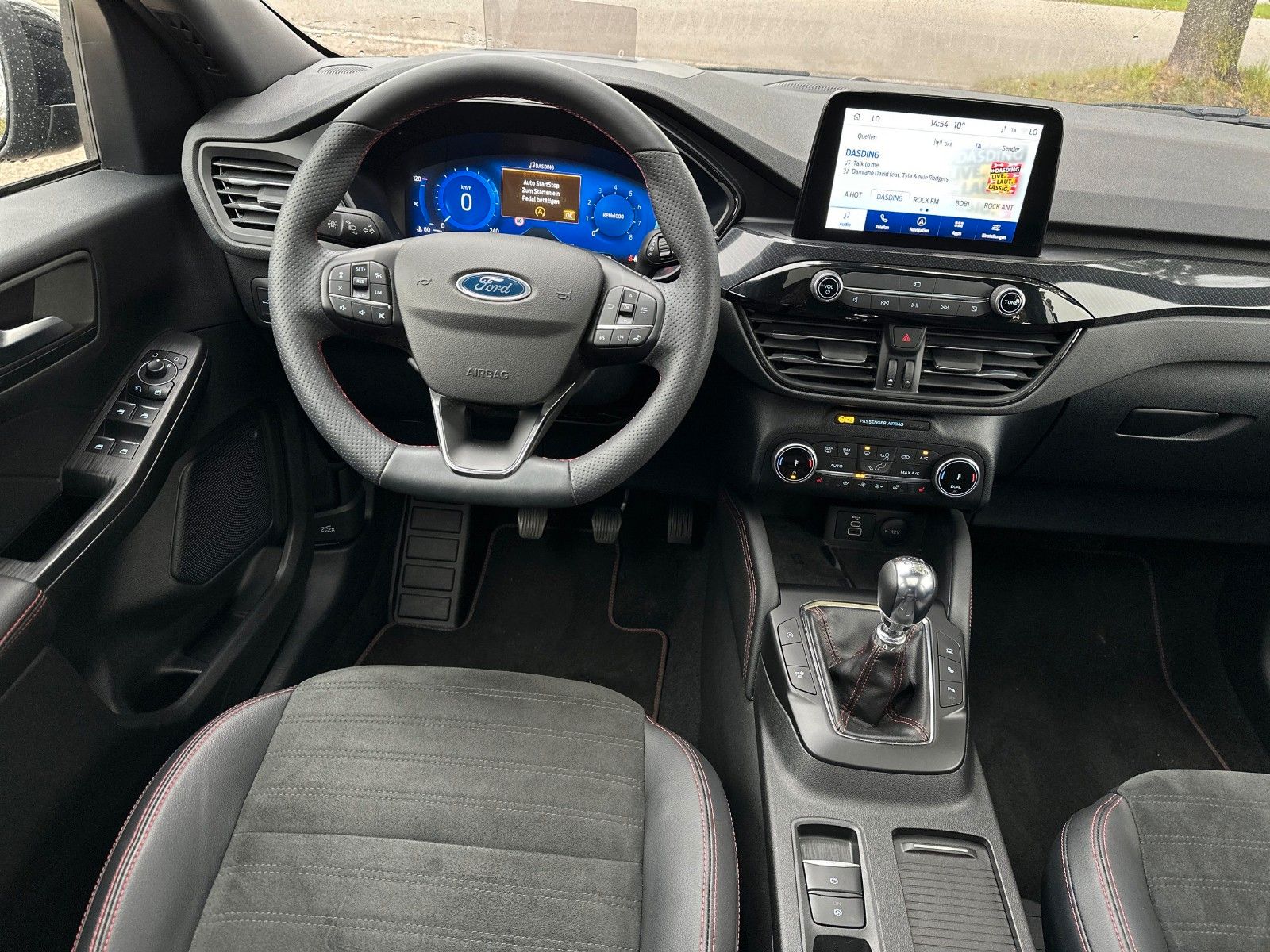 Fahrzeugabbildung Ford Kuga ST-Line X, AHK schwenkbar, ACC TEMPOMAT