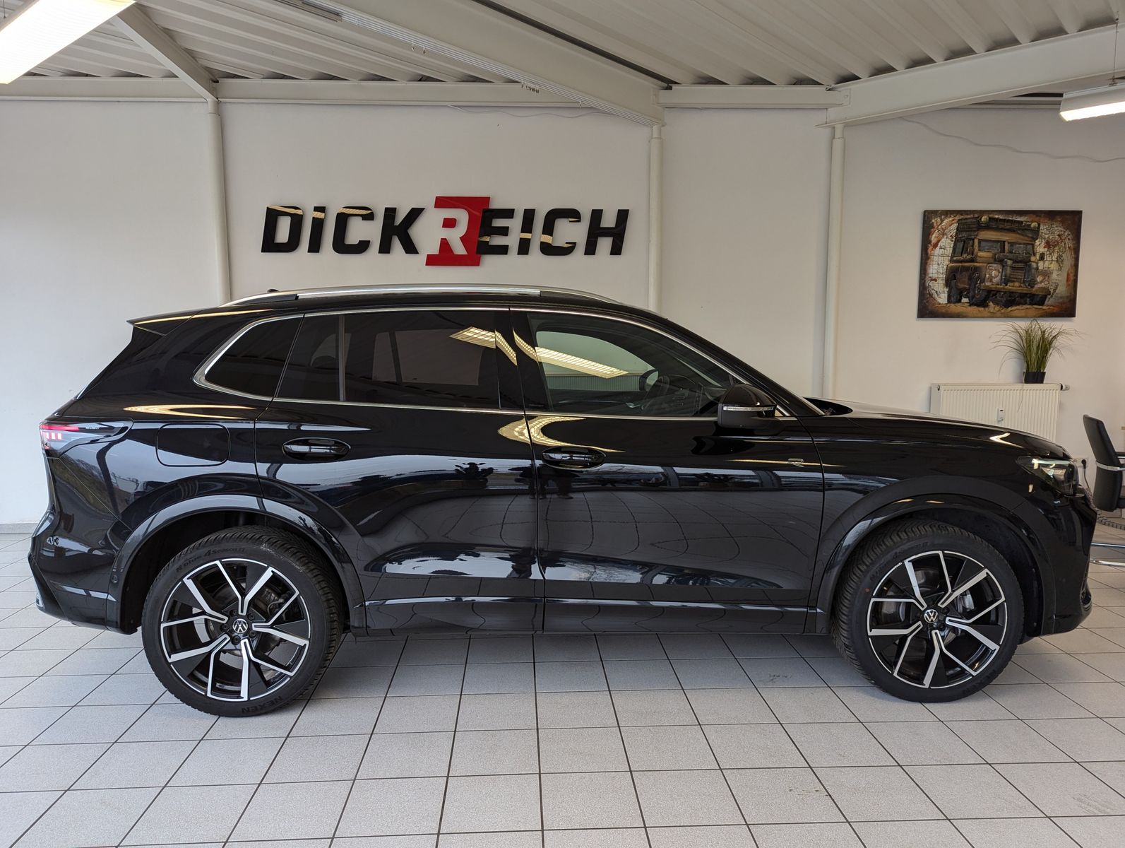 VW Tiguan 2.0TDI R-Line 4M Pano H/K AHK Matrix 20" - Image 8