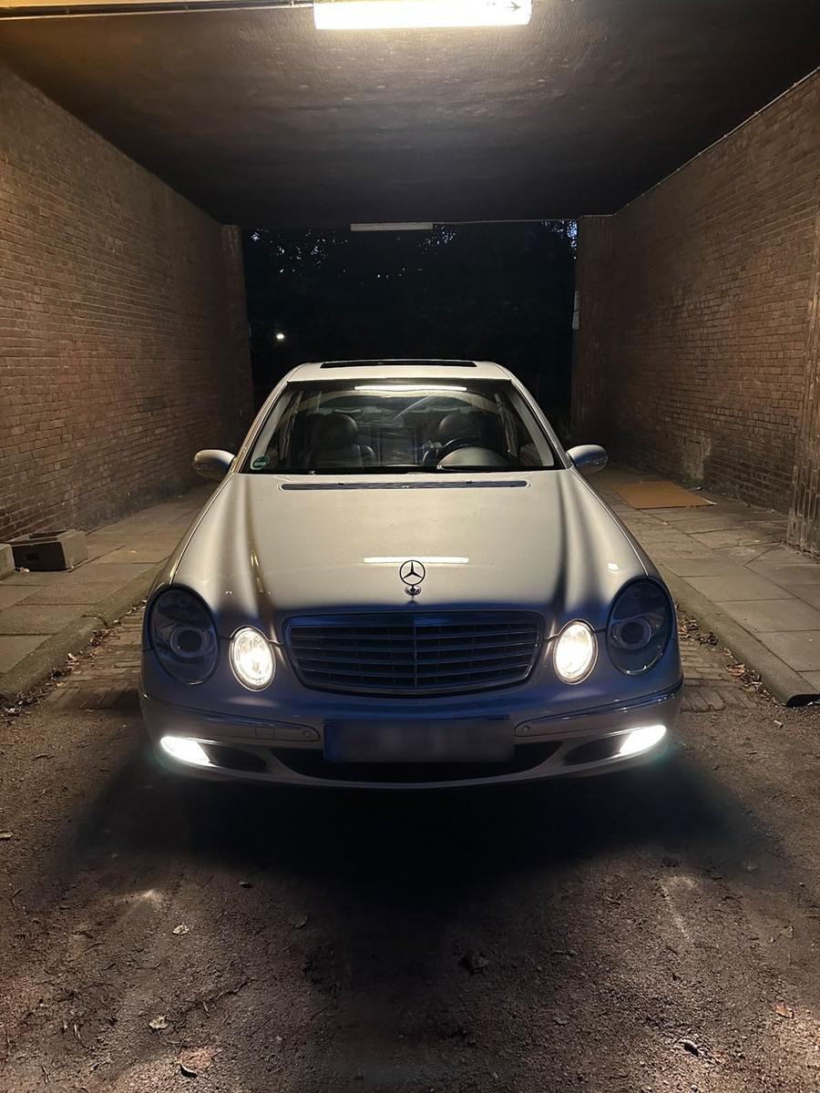 Mercedes-Benz E 320