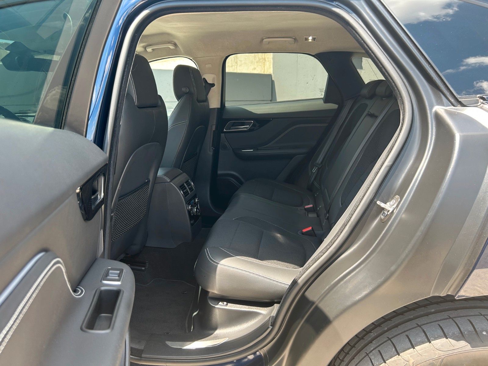 Fahrzeugabbildung Jaguar F-Pace 30t AWD R-Sport ACC 360° Kam Meridian Nav