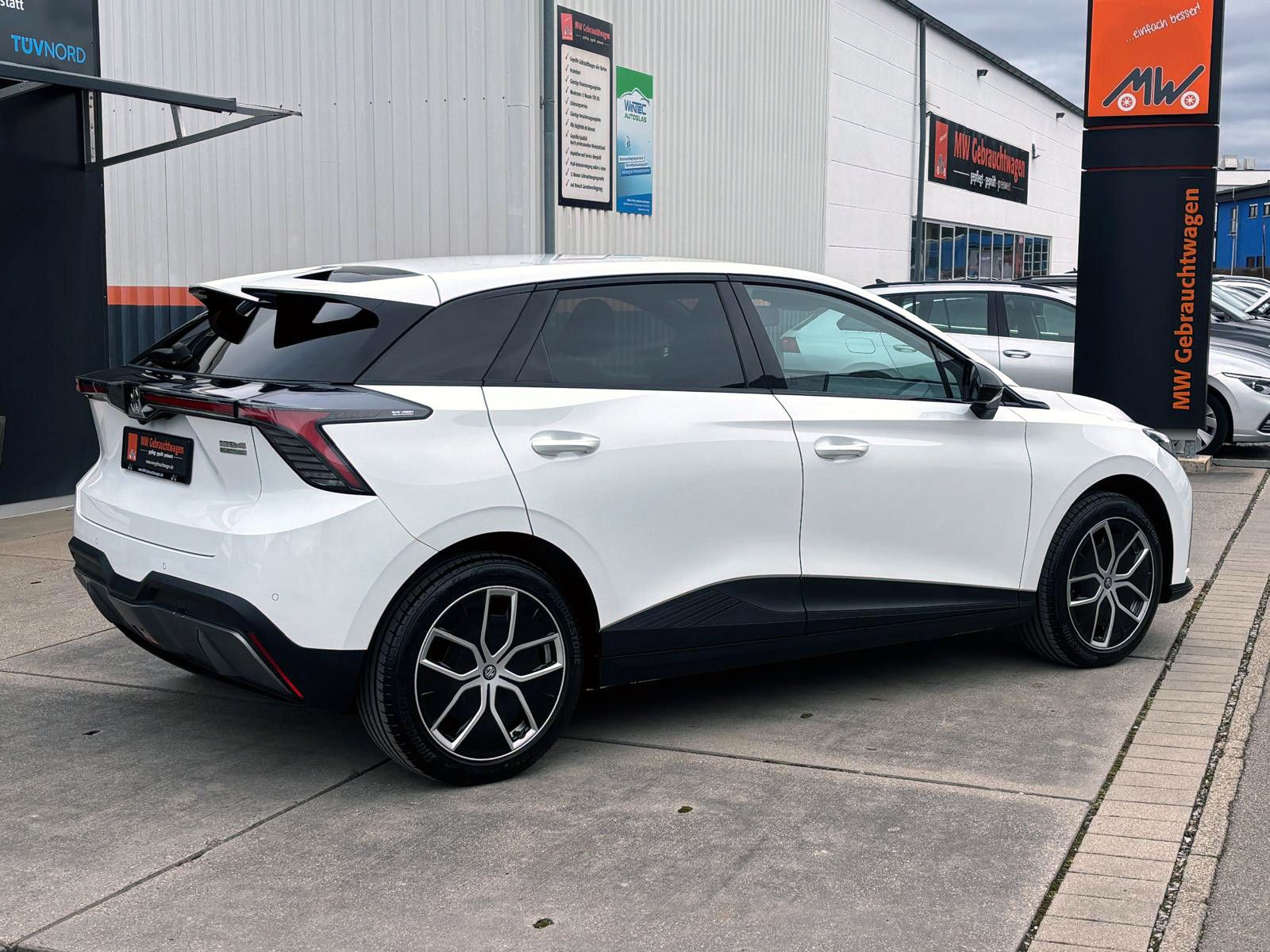 Fahrzeugabbildung MG MG4 Luxury 5D 150kW LED 360° ACC CarPlay BT NAV