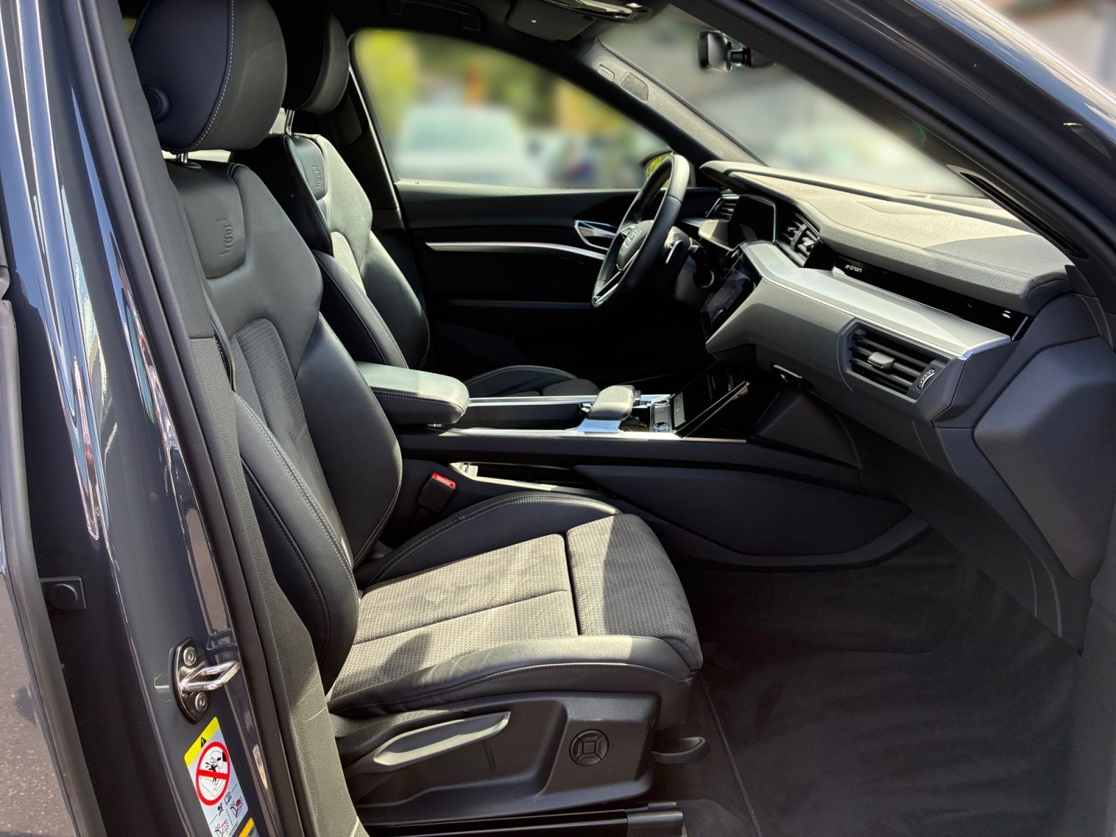 Audi Q8 e-tron - Bild 15