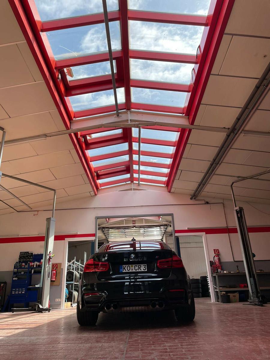 showroom-image-top