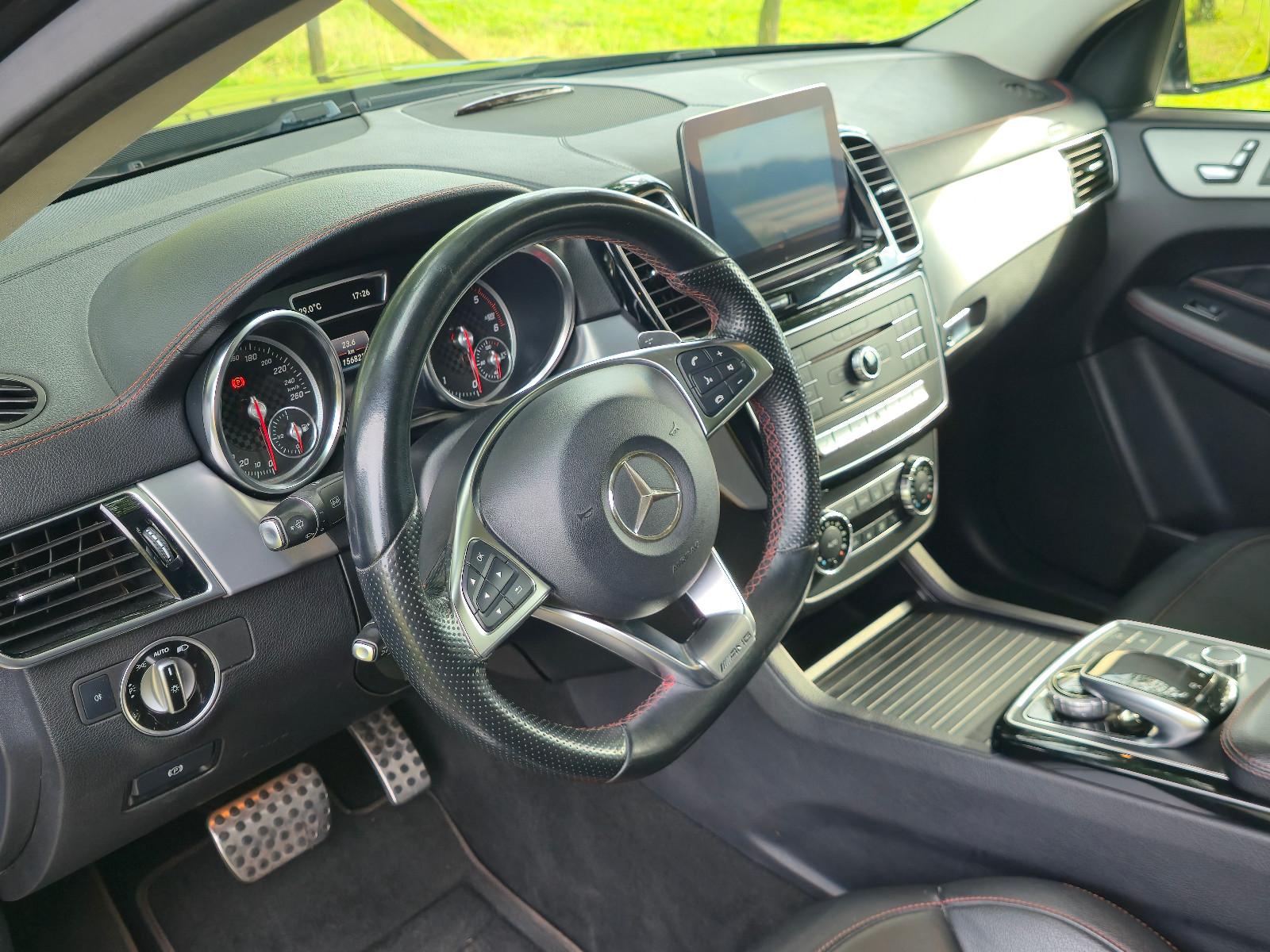 Mercedes-Benz GLE 350 d 4MATIC AMG-Line PANO HU & AU NEU