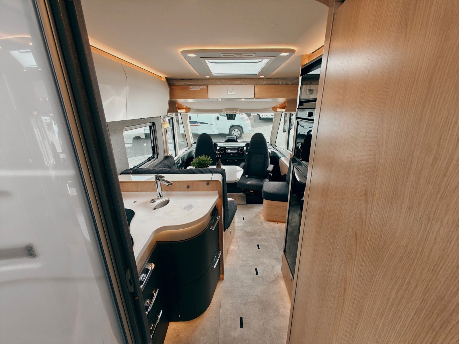 Fahrzeugabbildung HYMER / ERIBA / HYMERCAR B-KLASSE ML I 790 BLACKLINE