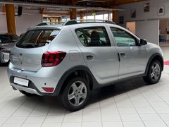 DACIA Sandero II Stepway Prestige|Automatik|Navi|17tkm DACIA Sandero II Stepway Prestige|Automatik|Navi|17tkm