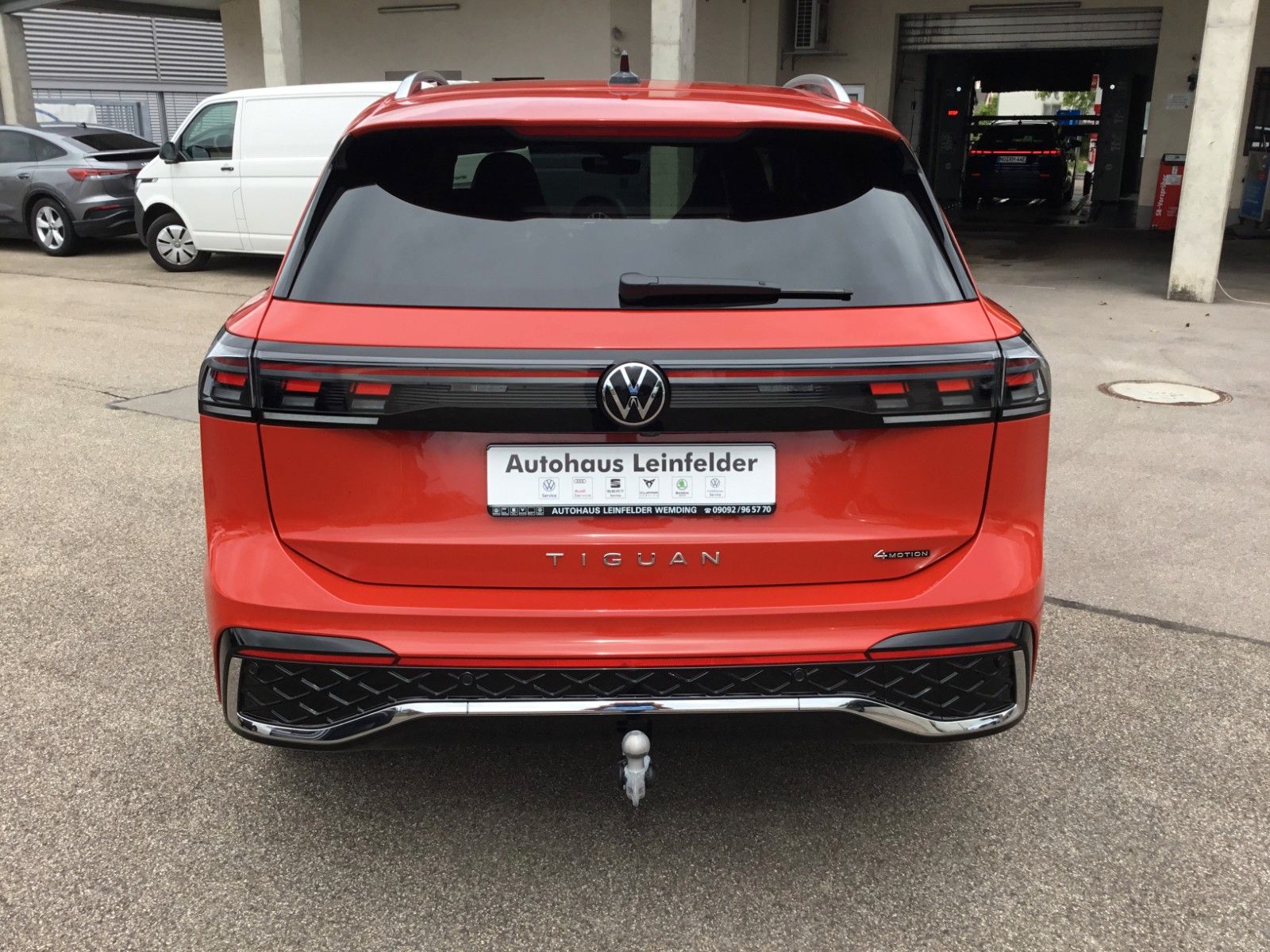 Fahrzeugabbildung Volkswagen Tiguan 2.0 TDI DSG 4M R-Line+AHK+20"+Pano