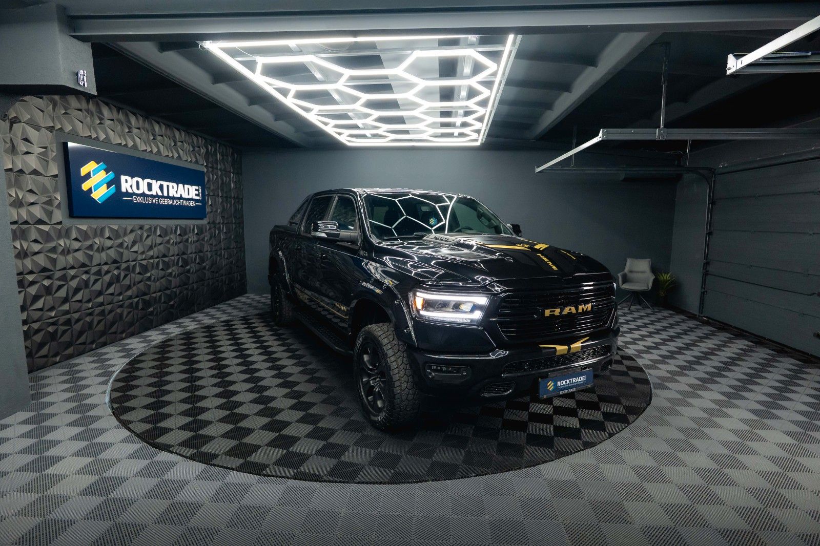Fahrzeugabbildung Dodge RAM 5.7 V8 HEMI 4x4 OFFROAD NightPaket AXLE LOCK