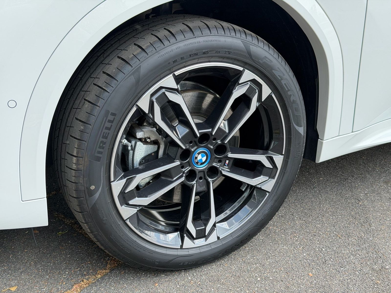 BMW iX2 - Bild 10
