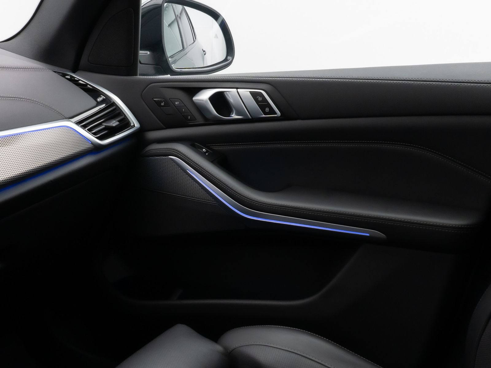 Fahrzeugabbildung BMW X5 M50i Panoram 360°HUD DAB HiFi Massage AHK 22"