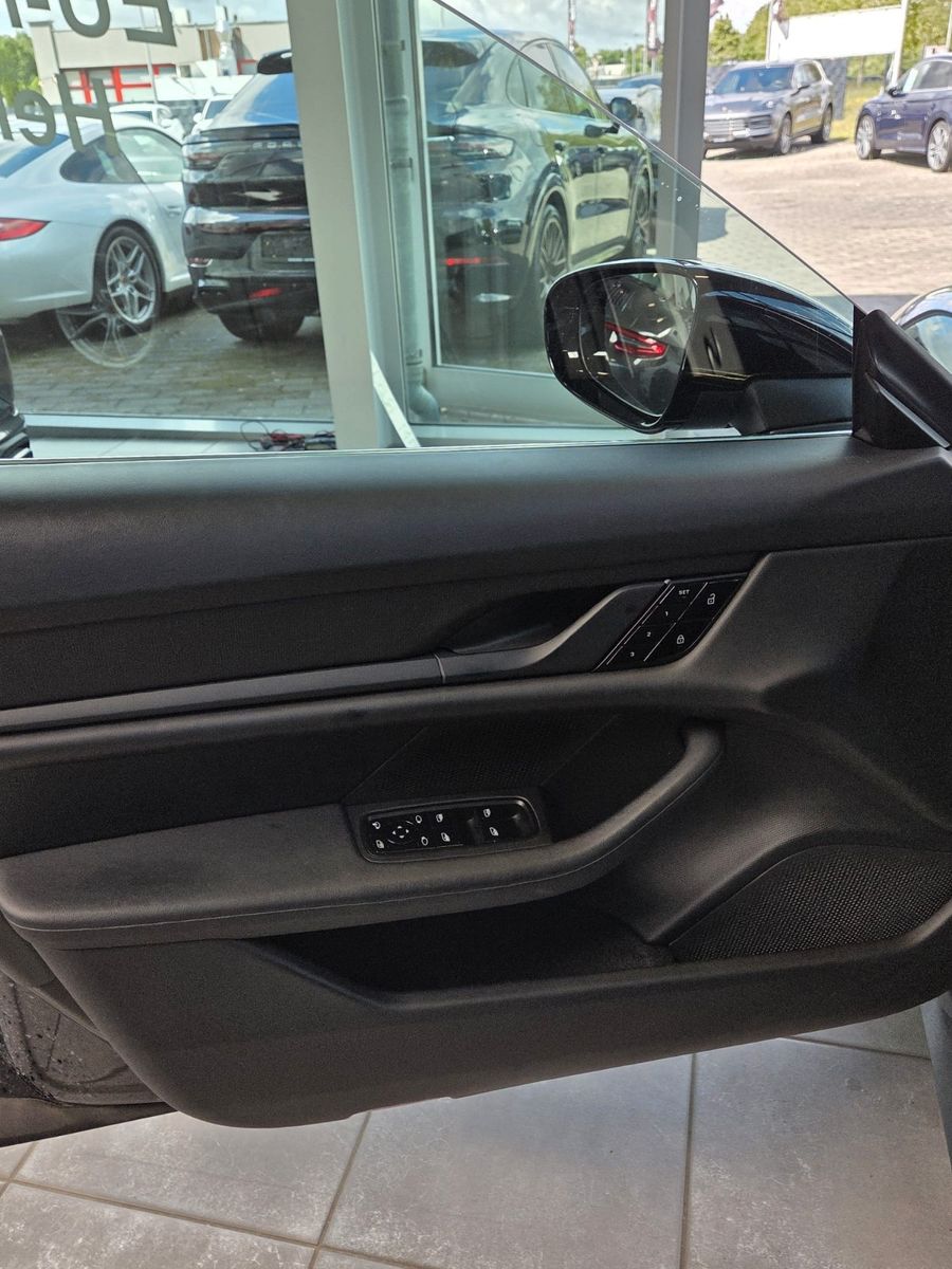 Fahrzeugabbildung Porsche Taycan 4 S/erst 48000km