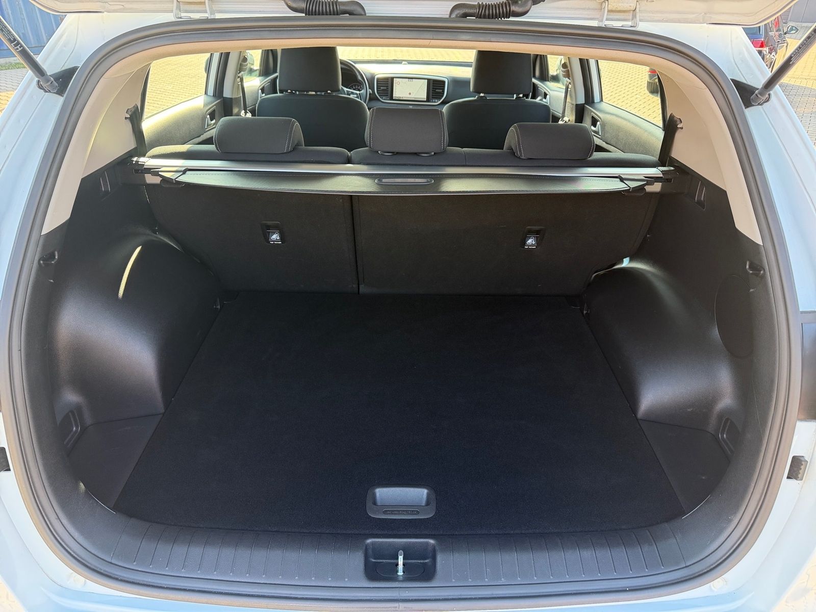 Fahrzeugabbildung Kia SPORTAGE 1.6T 2WD DCT7 VISION KOM