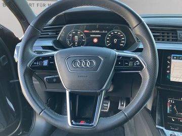 Audi Q8 e-tron - 12