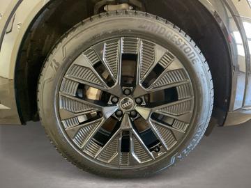 صورة 5 لـ 2023 AUDI Q8 E-TRON