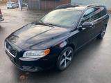 Volvo V70 D 3 Summum 5Zyl. /ESSD/AHK/1 Hand - gebrauchte Volvo V70 aus dem Jahr 2012