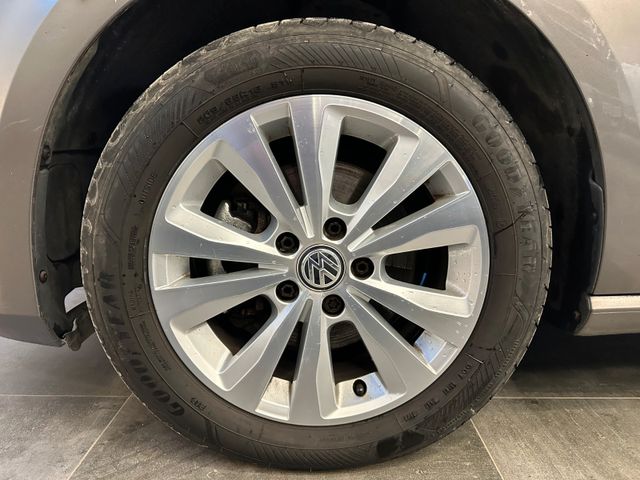 Volkswagen Golf VII Lim. Sound Start-Stopp *Navi*Kamera*