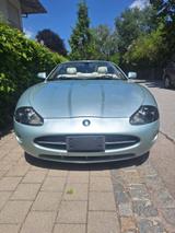 Jaguar XK8 Cabriolet - - graue Jaguar XK8