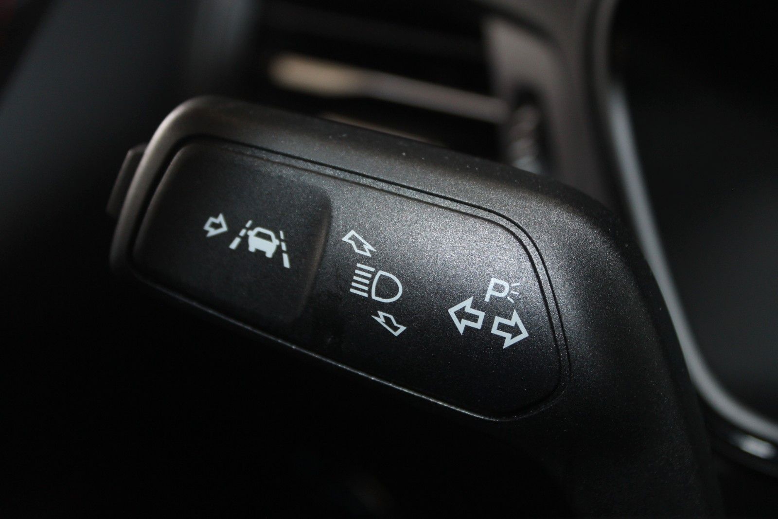 Fahrzeugabbildung Ford Focus ST-Line Aut. LED ACC BLIS WinterPaket uvm.