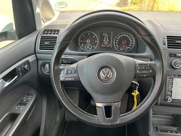 Volkswagen Touran - 12