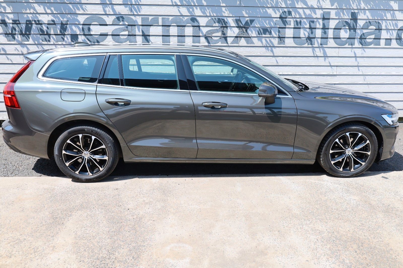 Fahrzeugabbildung Volvo V60 Momentum Pro,Navi,LED,SH,Kamera,DAB,