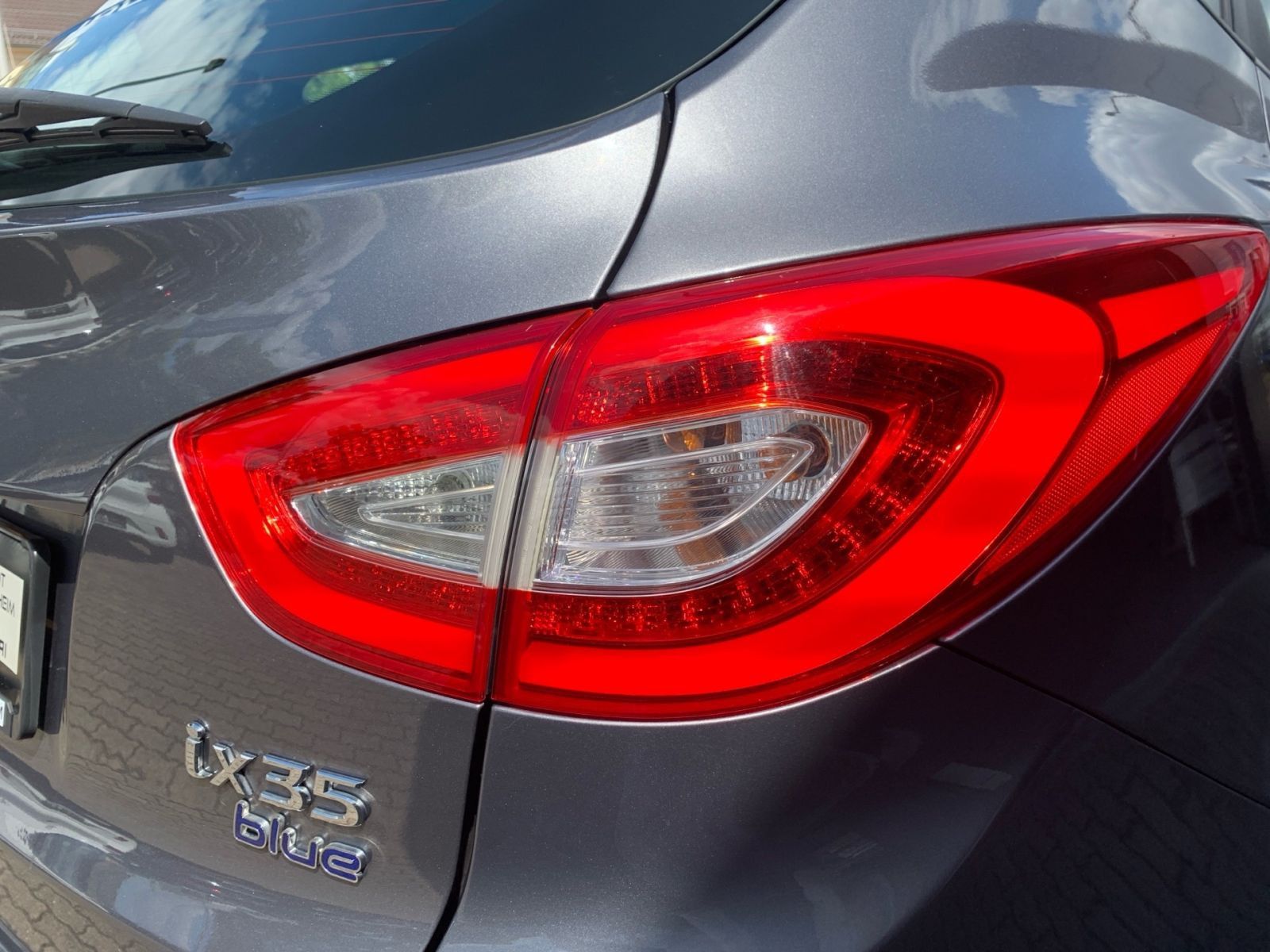 Fahrzeugabbildung Hyundai ix35 1.6 GDI 8-Fach Bereift Teilleder EXPORT