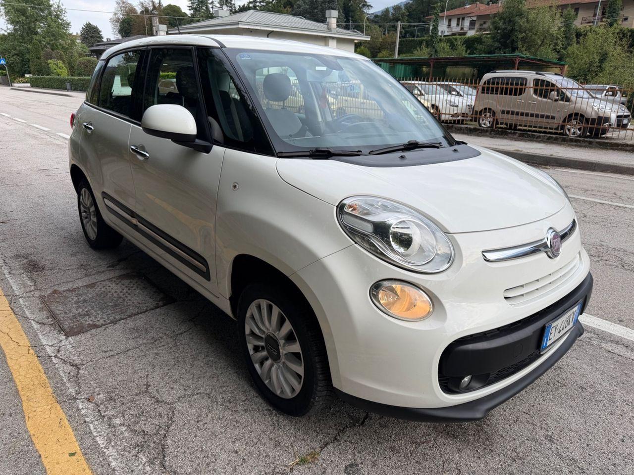 Fiat 500L 2015 — interior