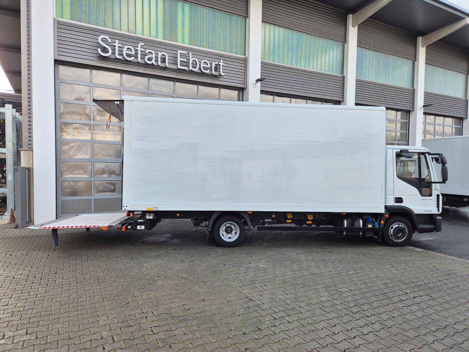Fahrzeugabbildung Iveco Eurocargo 75-210 Koffer LBW