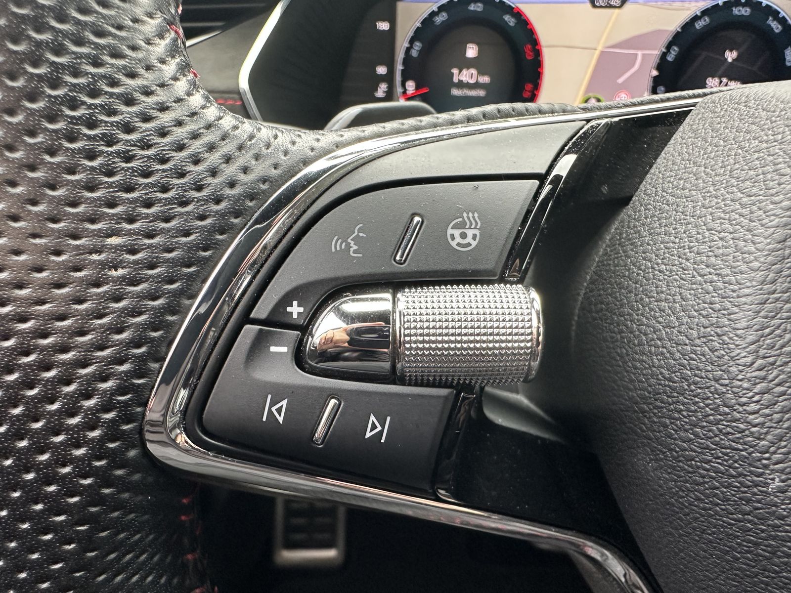 Fahrzeugabbildung SKODA Octavia Combi 2.0 TDI DSG 4x4 RS NAV+LED+ACC+AHK