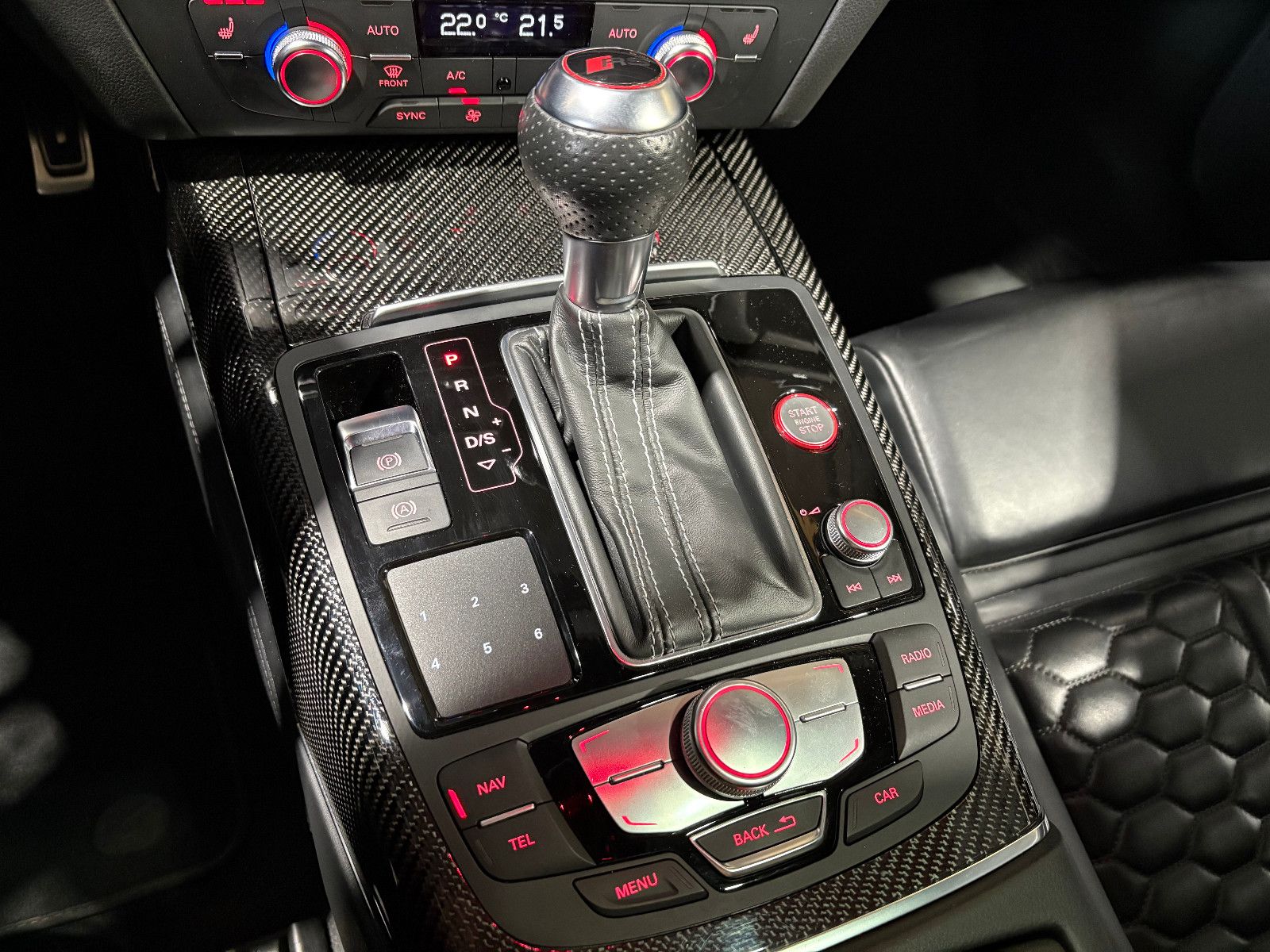 Fahrzeugabbildung Audi RS6 Avant 4.0 TFSI quattro performance/RAUTE/360