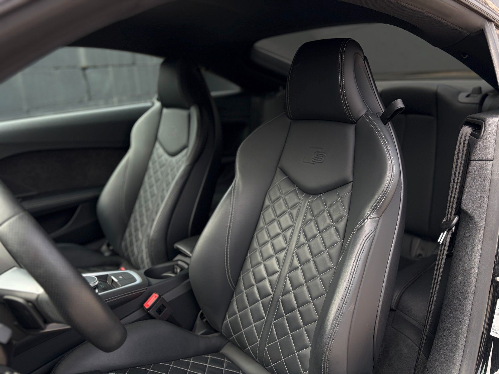 Fahrzeugabbildung Audi TT Coupe 1.8 TFSI S Line B&O CAM Tempomat Leder