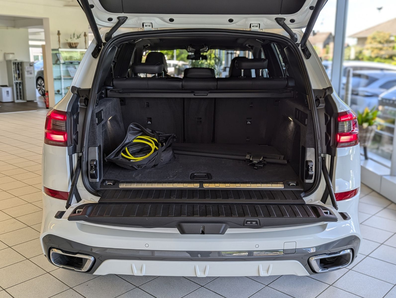 Vehicle illustration BMW X5 45 e xD M-Sport Pano Air Assist+ ACC 20&quot;