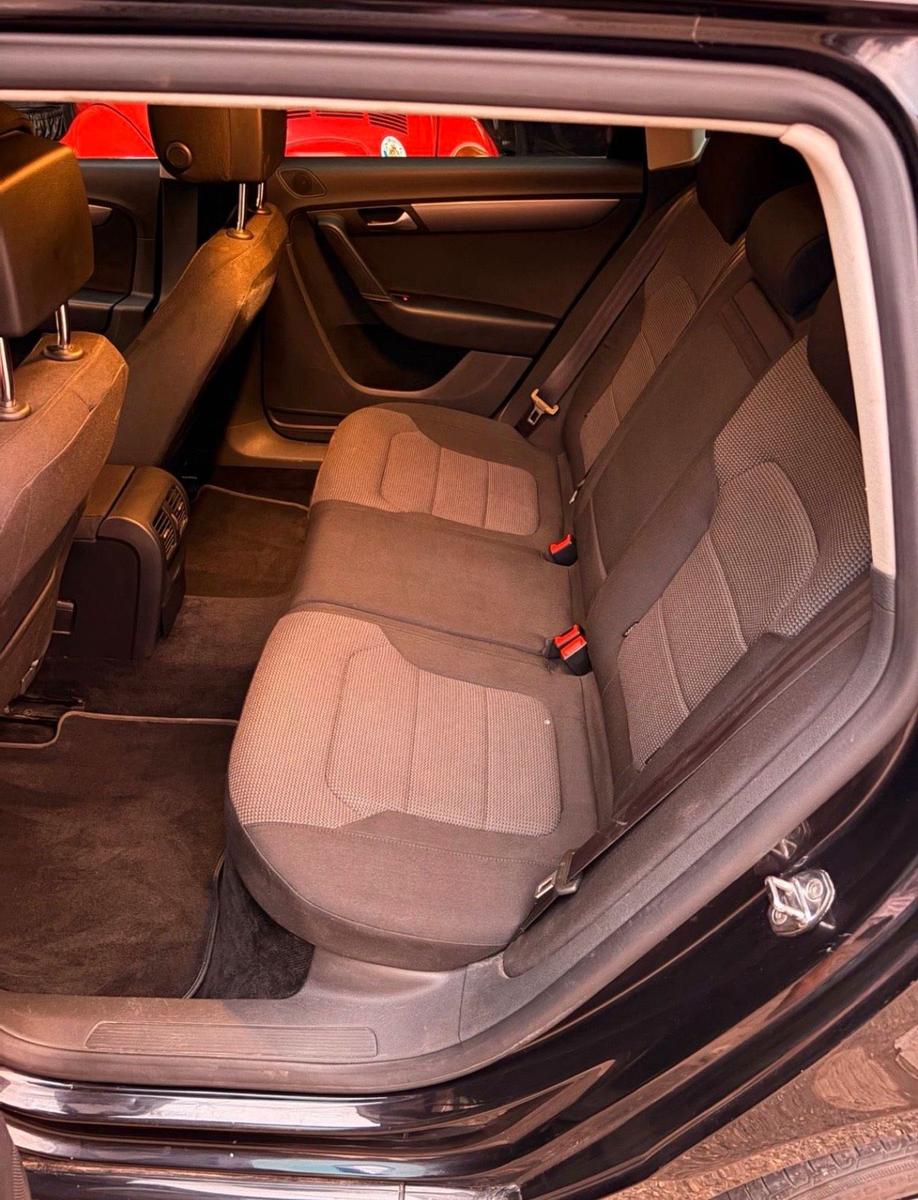 Volkswagen Passat 2011 — photo 11