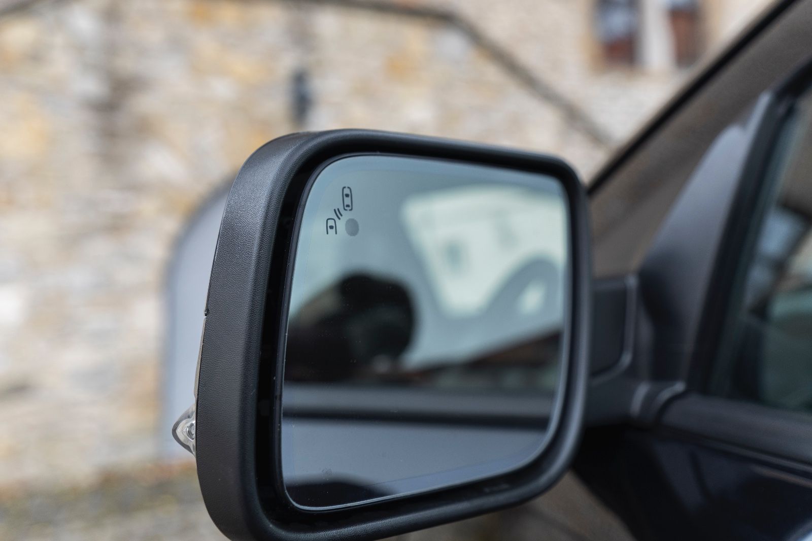 Fahrzeugabbildung Ford Explorer 3,5l 4x4 Sport KAM 6SITZER M+S ACC AHK