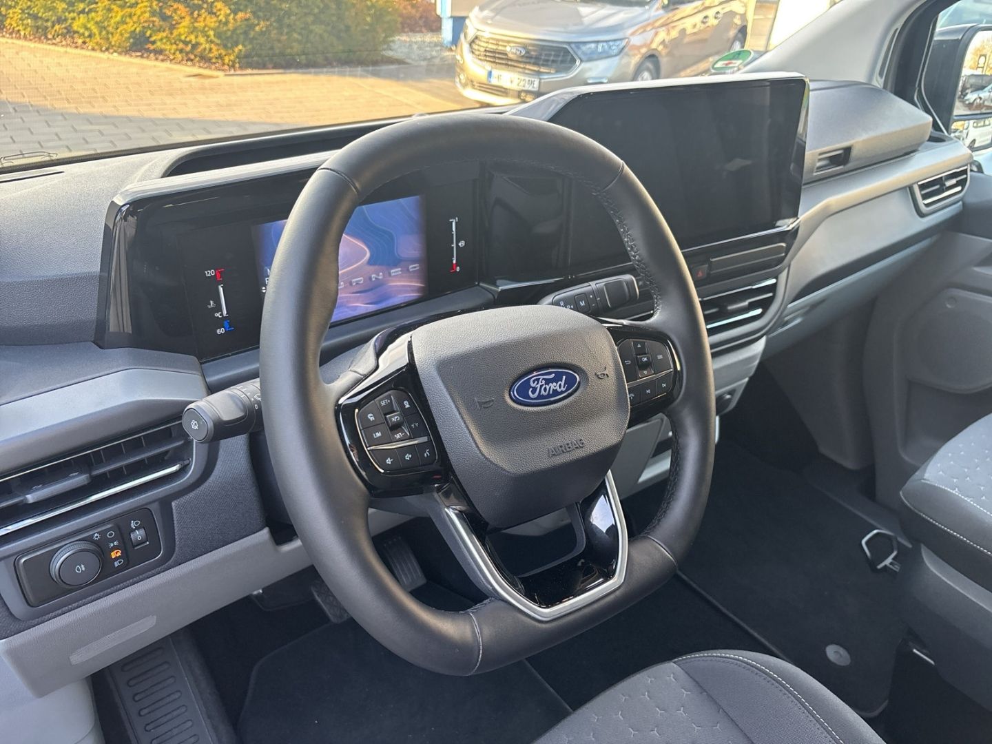 Fahrzeugabbildung Ford Tourneo Custom Titanium 170PS 8-Gang Automatik N