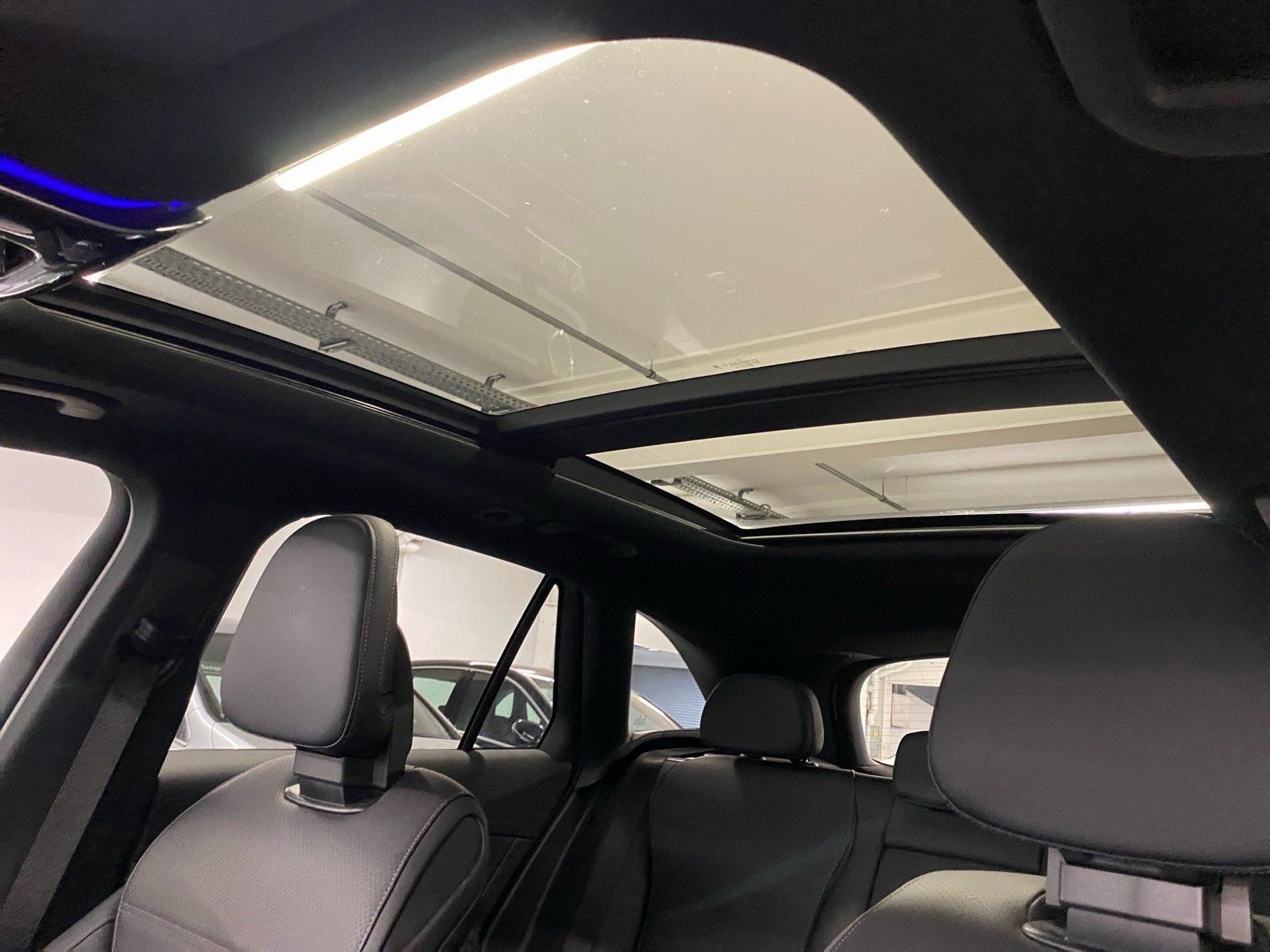 Fahrzeugabbildung Mercedes-Benz GLC 300 4M *Airmatic*STDHZG*HUD*Pano*Distro*AHK*