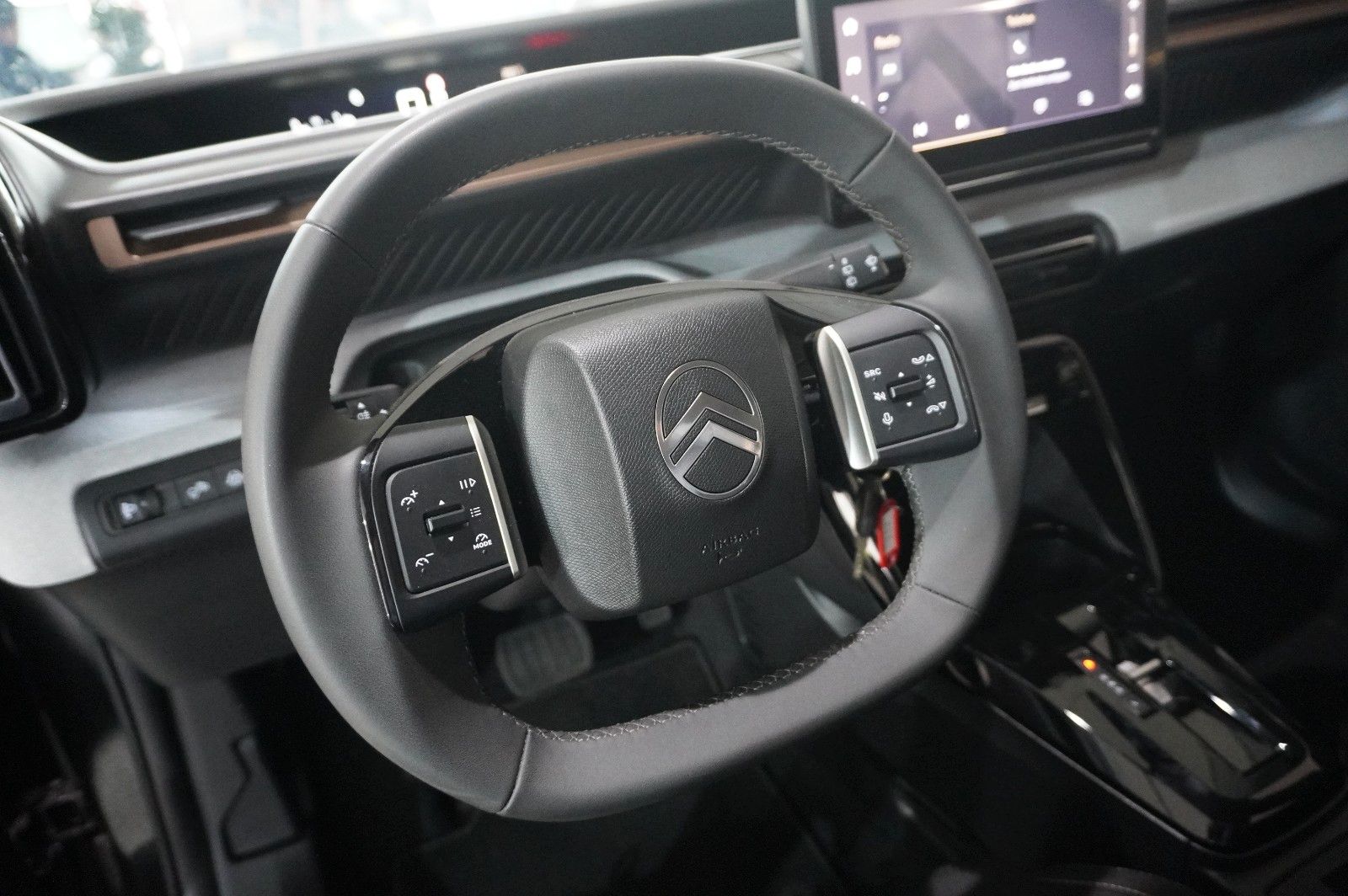 Fahrzeugabbildung Citroën C3 Aircross 1.2 HYBRID PLUS DSC NAVI/LED/KAMERA