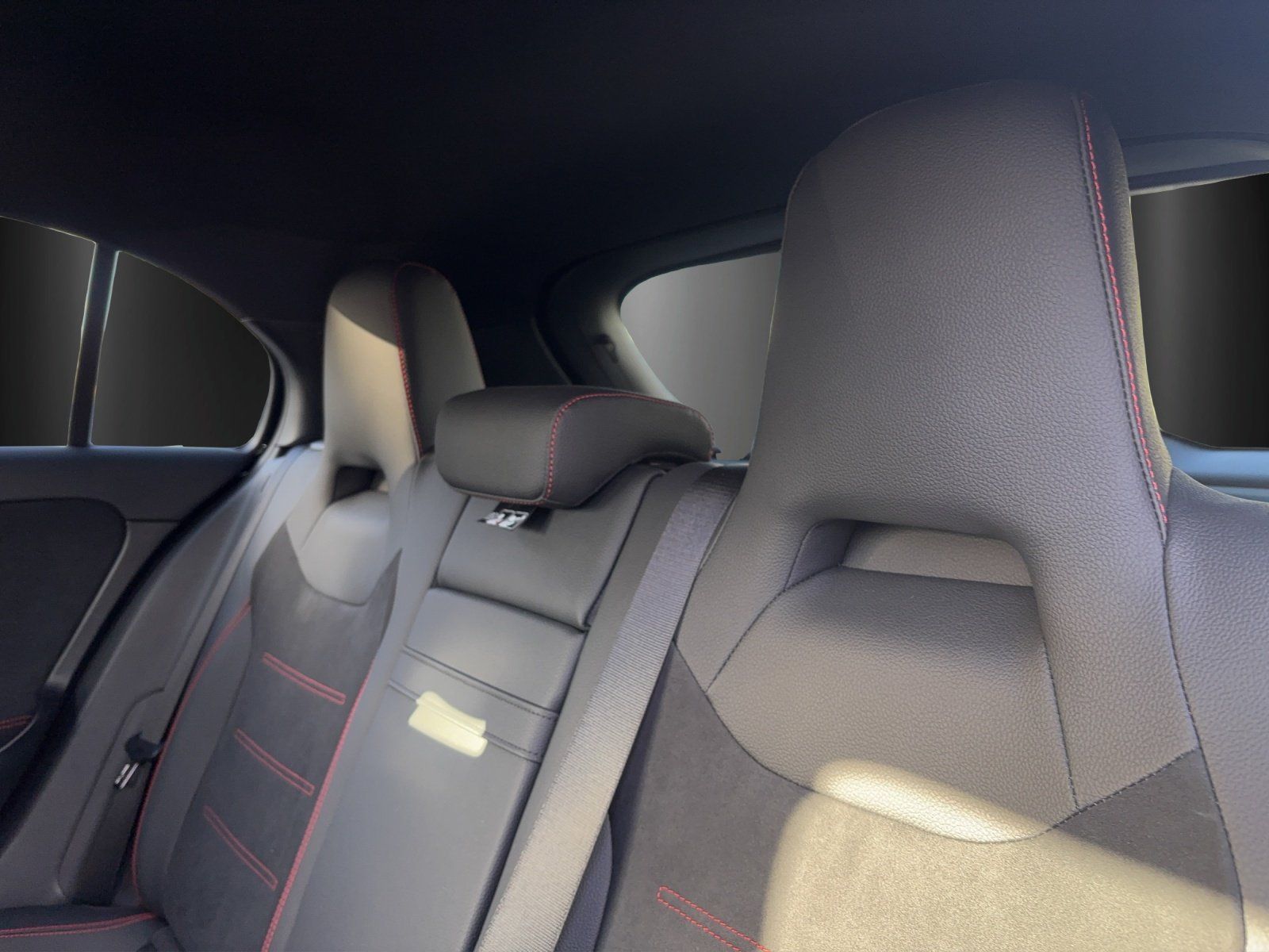 Fahrzeugabbildung Mercedes-Benz A 200 AMG KeyGo MULTIBEAM 19" Kamera TOTWINKEL